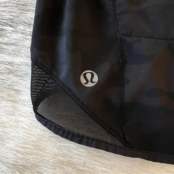 LULULEMON Hotty Hot Short
Savasana Camo Black Drawstring Pocket 4 Mesh Elastic - Picture 12 of 14